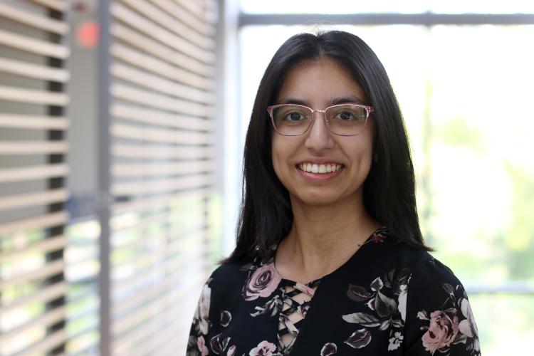 Head shot photo of Shania Sheth