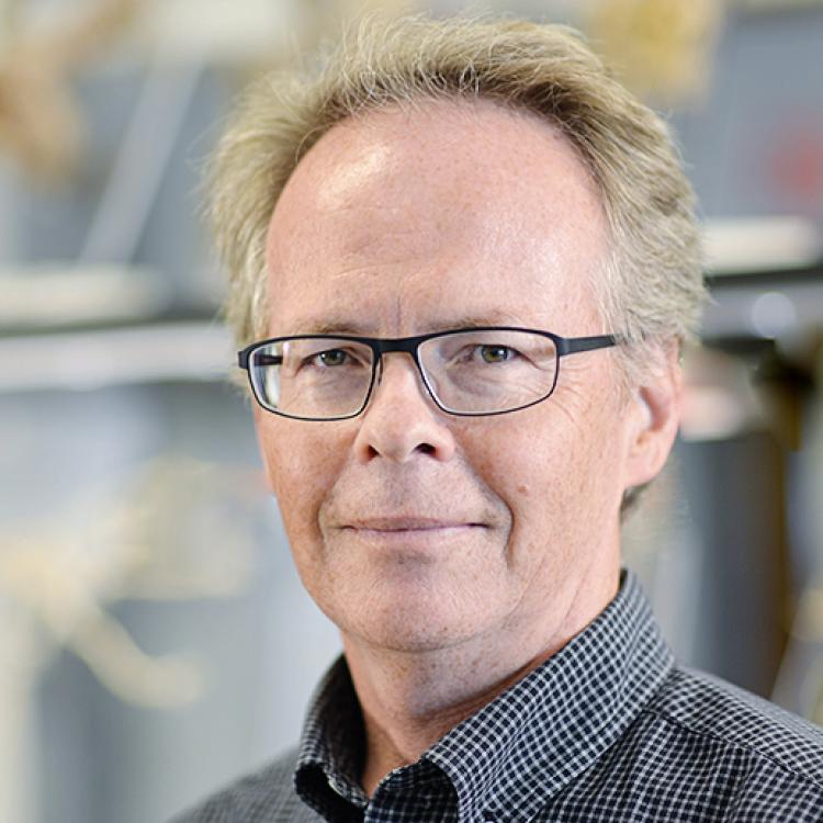 Dr.  Robert L. Campbell